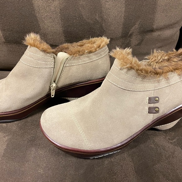 Jambu Booties sz 9.5 faux fur design; great w socks - Picture 3 of 5